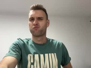 Screenshot from darktempt_ webcams