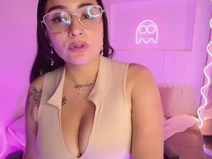Screenshot from darling_tay webcams