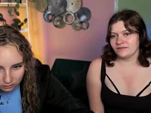 Screenshot from dayana_swan webcams