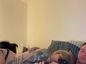 Screenshot from deepnikkiandchris webcams
