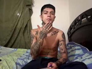 Screenshot from demon_2407 webcams