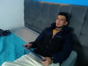 Screenshot from dereckk_18 webcams