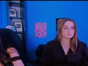 Screenshot from devil_moon_ webcams