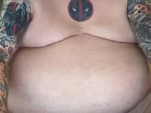 Screenshot from devilpool000 webcams