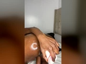 Screenshot from devine_madnesss webcams