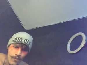 Screenshot from diemond_latinx98 webcams