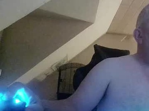 Screenshot from doggy2629 webcams