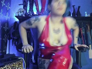 Screenshot from dominatrixblue webcams
