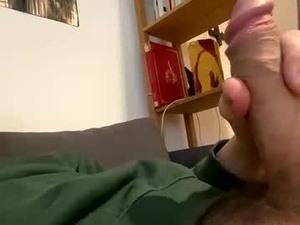 Screenshot from doomer2324 webcams