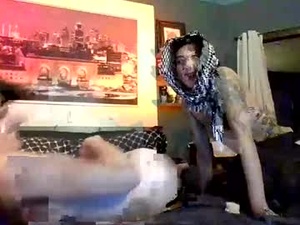 Screenshot from douxi_does_it webcams