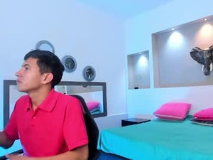 Screenshot from drake__ariza webcams