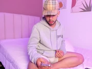 Screenshot from dylaann__ webcams