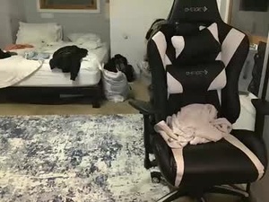 Screenshot from dylansdick90 webcams