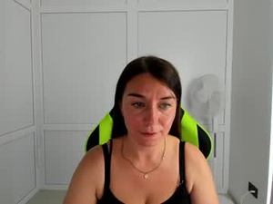 Screenshot from elegantmystery webcams