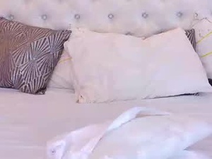 Screenshot from elenagilbert2 webcams