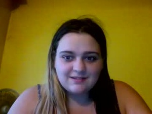 Screenshot from ella_is_sleepy webcams