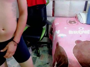 Screenshot from elpeluche_08 webcams