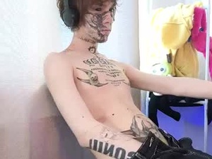 Screenshot from em0_h0rny webcams