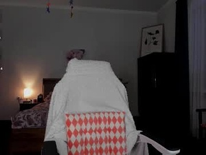 Screenshot from em_emilie webcams