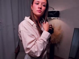 Screenshot from emelineweeman webcams