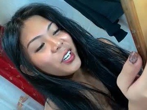 Screenshot from emerald_green15 webcams
