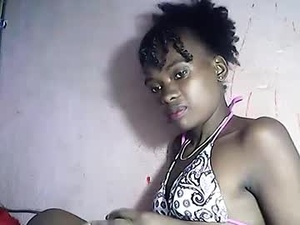 Screenshot from emerence9794 webcams