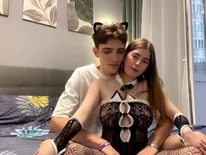 Screenshot from emiliacouple webcams