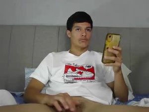 Screenshot from emilianogaleano1212 webcams