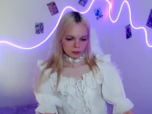 Screenshot from emily_nyaffe123 webcams