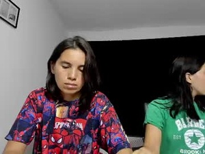 Screenshot from emily_soffy_sleepers webcams