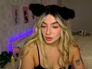 Screenshot from emily_tyler19 webcams