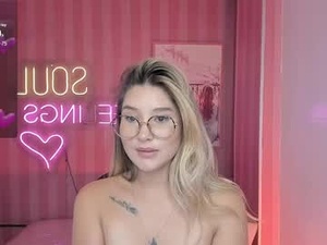 Screenshot from emma1_b_ webcams