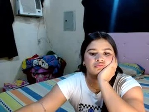 Screenshot from emmalam21 webcams