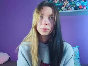 Screenshot from emmie_everly webcams
