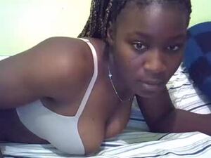 Screenshot from empress_ivy webcams