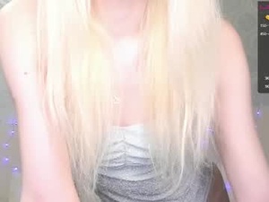 Screenshot from empress_ki webcams