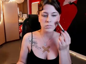Screenshot from erinkellei webcams