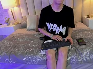 Screenshot from ethan_and_ava webcams