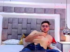 Screenshot from ethan_greys webcams