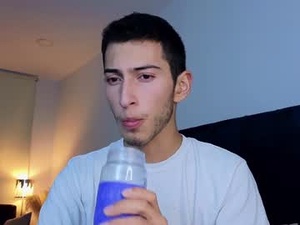 Screenshot from ethan_skiny_ webcams