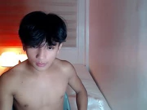 Screenshot from etherealboytoy4hire webcams