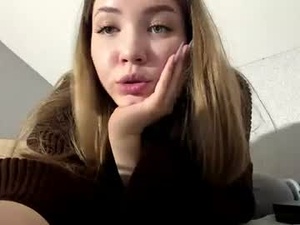 Screenshot from eva_elfieee webcams