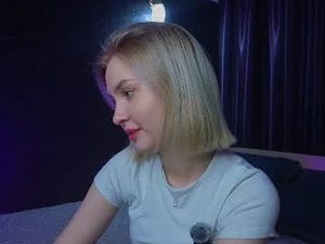 Screenshot from eva_kiki webcams