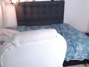 Screenshot from evan_and_abella webcams