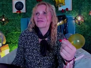 Screenshot from evangelyne_rose webcams