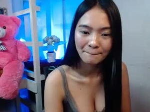 Screenshot from evanora_x webcams