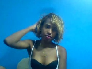 Screenshot from fallinah01 webcams