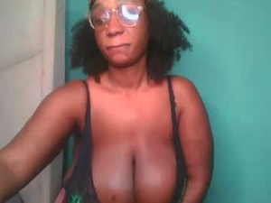 Screenshot from fantasymelons1 webcams