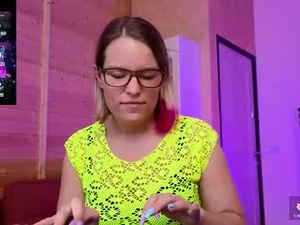 Screenshot from findom_lady_shine webcams