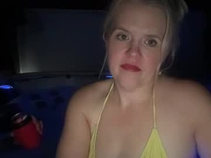 Screenshot from firstclassduchess webcams